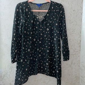 Women's apt. 9 quarter sleeve black and green floral v-neck blouse / top